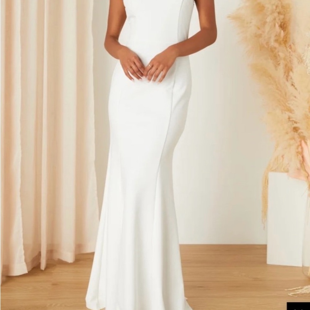 Elegant White Sleeveless Dress